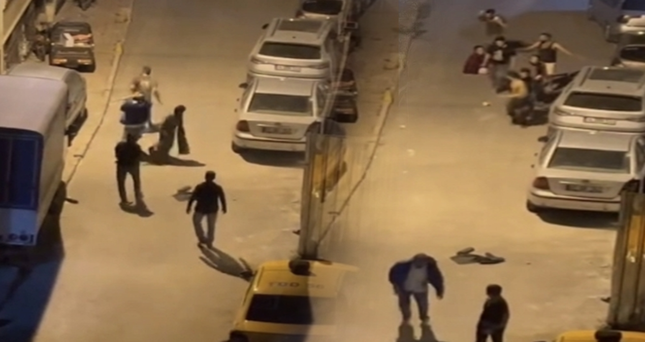 fatihte akil almaz kavga damacana icin birbirlerine girdiler OnF7FOjX