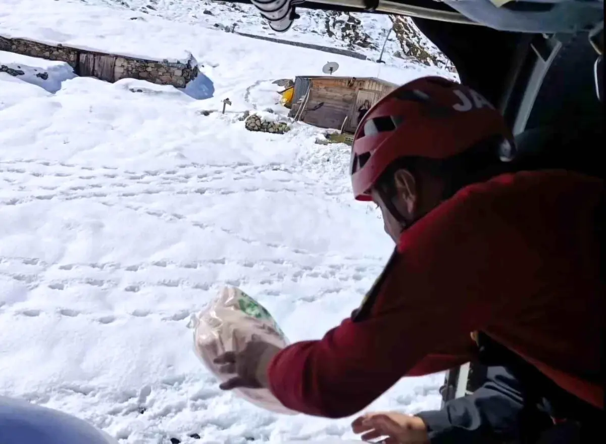 rizede yaylalara helikopterle yardim kbeu4nq8