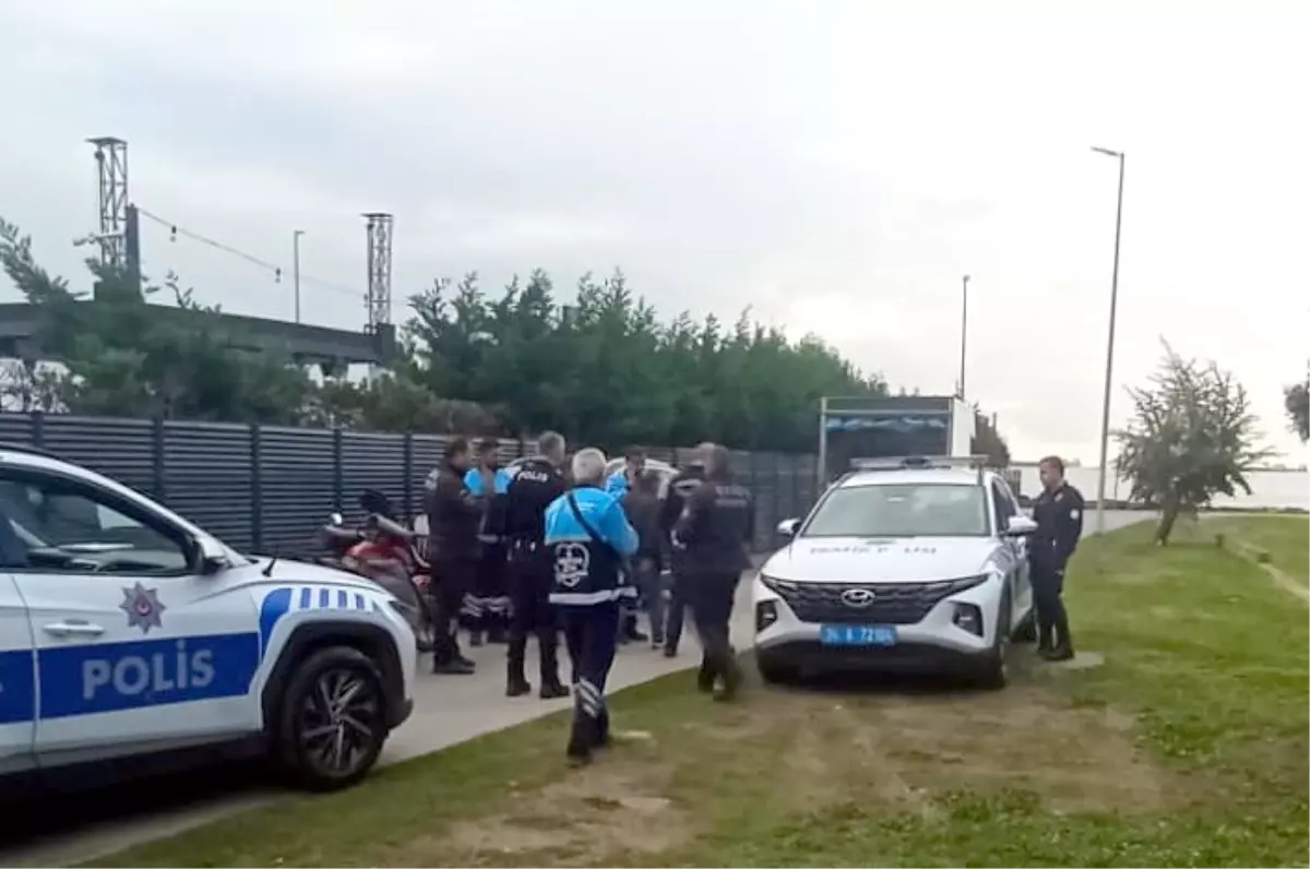 avcilarda trafige kapali yolda tartisma esmnYx8w.jpg