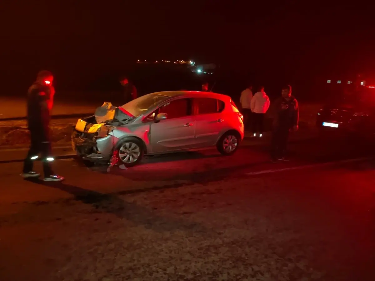 esege carpan otomobilin surucusu yaralandi P75fUAmH.jpg