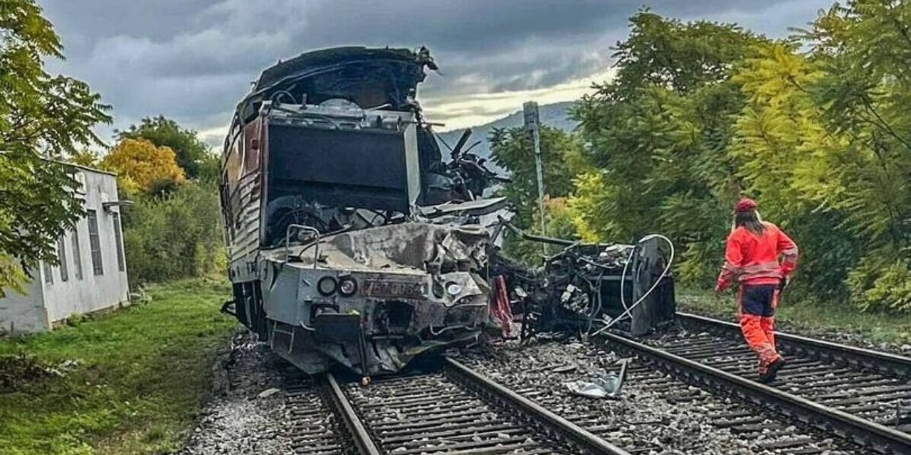 hizli trenler carpisti cok sayida yarali var AL51cvsD.jpg