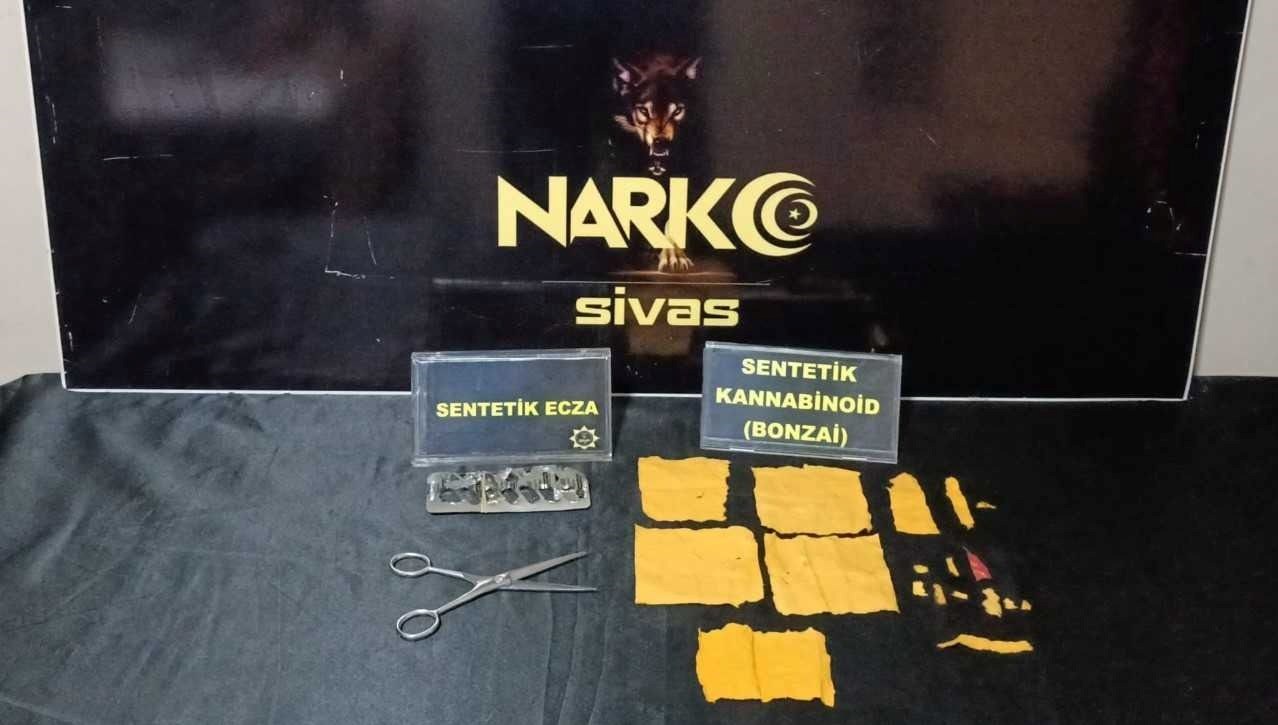 kagitlaraemdirilmis sentetik uyusturucu ele gecirildi ZTy3nyrv.jpg