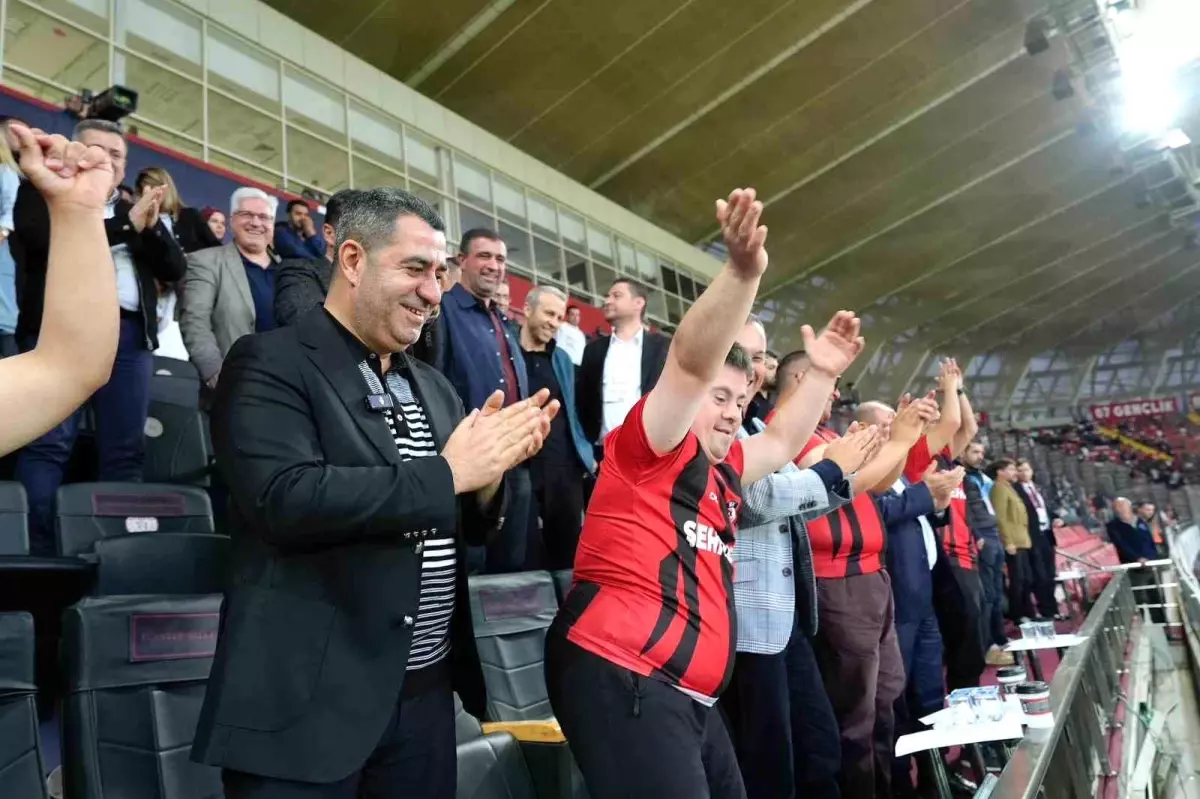 milletvekili bozgeyikten ozel cocuklara mac mujdesi dzar4htF.jpg