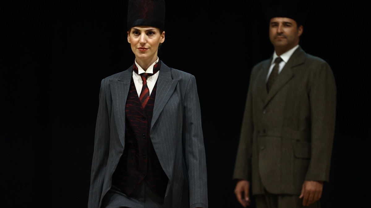 ankarada ataturk kiyafetleri defilesi duzenlendi k5RzXFaz.jpg