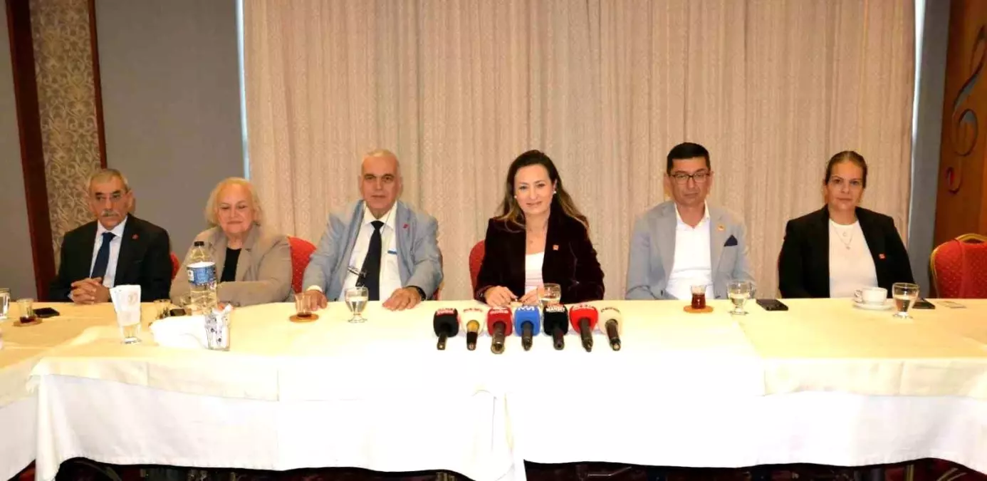 chp manisa il baskani ozalperden basin toplantisi ve burokrasideki degisiklikler tUlQTNHp.jpg