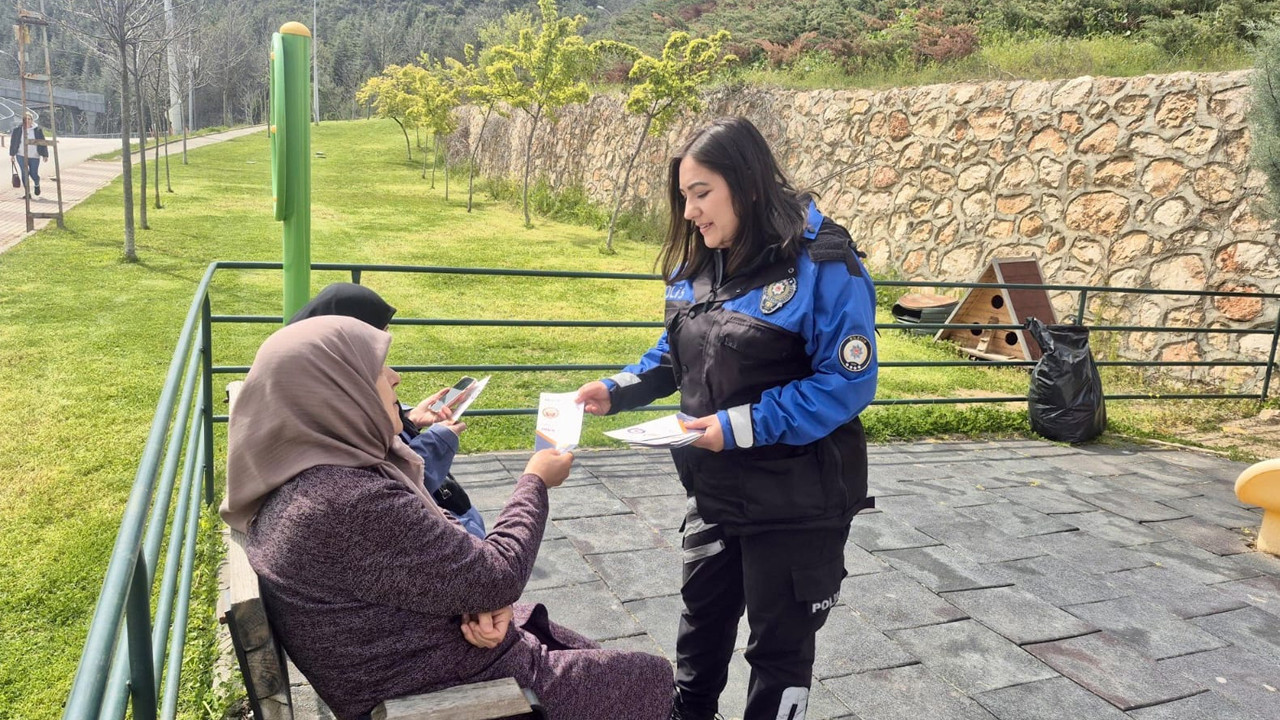 Toplum Destekli Polisler Vatandaşları Bilgilendiriyor
