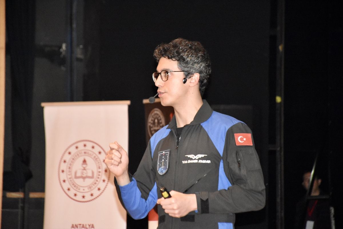 Türkiye’nin İkinci Astronotu Tuva Cihangir Atasever, Öğrencilerle Uzay Deneyimlerini Paylaştı